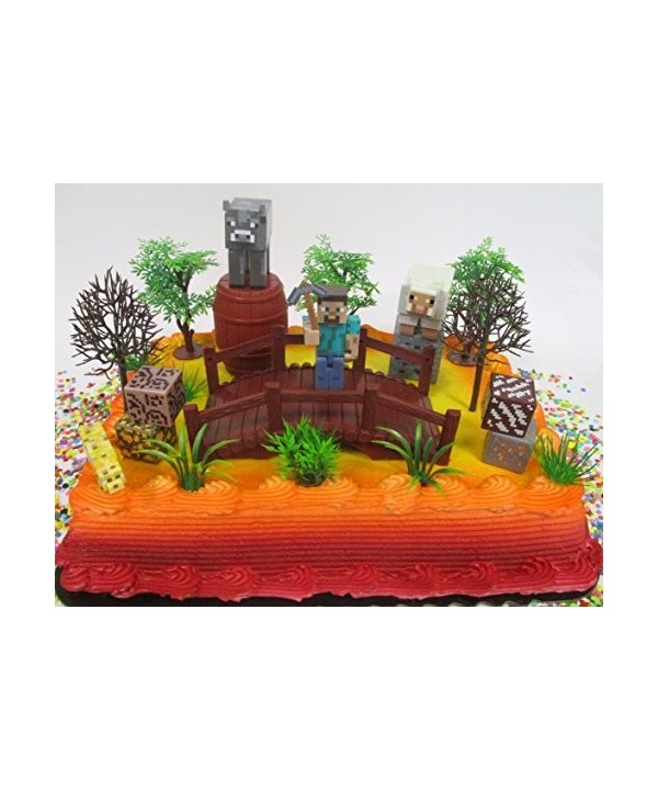 MINECRAFT Cake Featuring Decorative Accessories